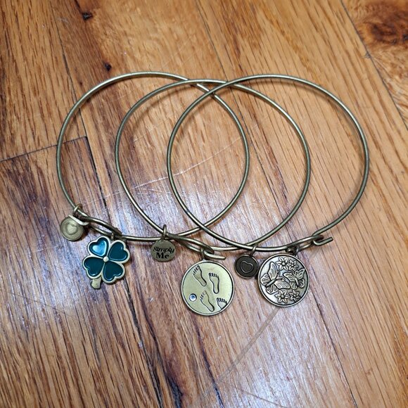 Simply Me 🦋☘️👣 bracelet trio bundle - Picture 1 of 5